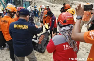 Proses pencarian terhadap korban longsor tambang galian C Gunung Kuda, Kabupaten Cirebon, Provinsi Jawa Barat (1/6). Sumber Foto: Basarnas
