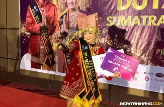 Gean Deyura (Nim 2021) mahasiswa Program Studi Pendidikan Bahasa dan Sastra Fakultas Bahasa dan Sastra Inggris Fakultas Bahasa dan Seni Universitas Negeri Padang. Foto MR.