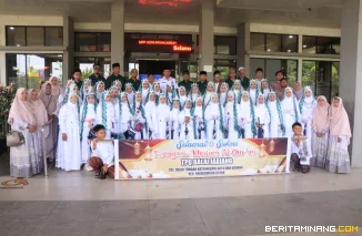 Wakil Wali Kota Payakumbuh Elzadaswarman, saat menyambut 58 anak dari TPQ Musala Pincuran Sabil, Kelurahan Balai Tongah Koto, di halaman kantor wali kota, Rabu (25/06/2025).