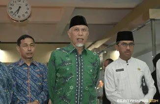 Gubernur Sumbar, Mahyeldi Ansharullah ketika memberikan keterangan, Kamis (26/6/2025). Foto: Adpim Sumbar