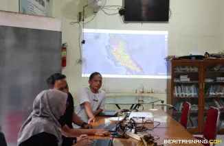 Suasana jumpa pers soal Mentawai di Kantor Yayasan Citra Mandiri (YCM), Mentawai, Selasa (17/6/2025). Foto: Dok. KMS Sumbar