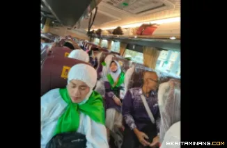 Para jemaah haji asal Padang Panjang bertolak menuju Kota Madinah Al Munawwarah, Rabu (18/6/2025) pukul 07.00 Waktu Arab Saudi (WAS) dengan bus. Foto: Kominfo Padang Panjang