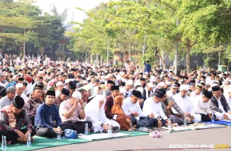 salat Idul Adha di Halaman Balai Kota Payakumbuh, Jumat (06/06/2025).