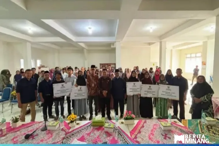Bersama BAZNAS, Pemko Bukittinggi salurkan zakat kepada 125 mustahiq di kantor BAZNAS, Kamis, ( 24/07). Foto : Dok  Diskominfo Bkt