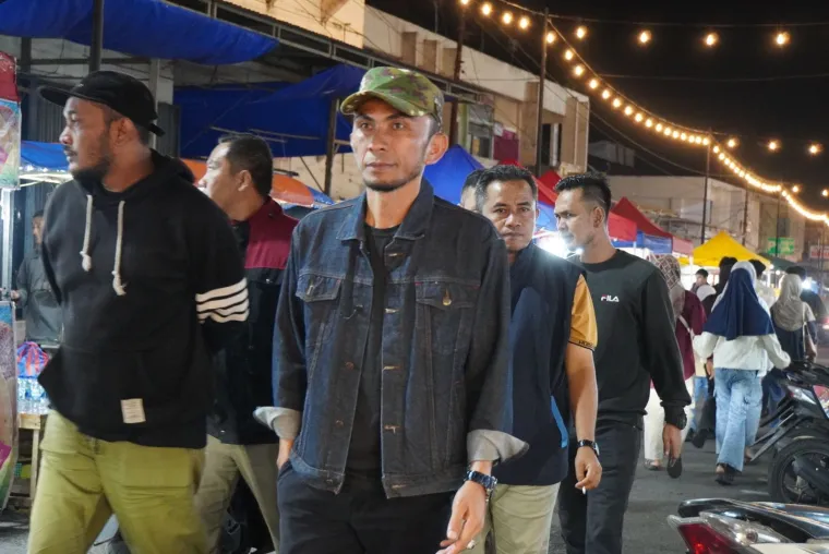 Wakil Wali Kota, Allex Saputra tampak di lokasi lomba Lomba Solo Song Simpang Ampek Pasar Pusat Padang Panjang (Sipappa), Sabtu (5/7/2025) malam. Foto: Kominfo Padang Panjang