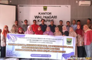 Kegiatan Pengabdian kepada Masyarakat (PKM) Integrasi Prodi Sastra Indonesia dan Nagari Katapiang Kecamatan Batang Anai Kabupaten Padang Pariaman, ditutup oleh Wali Nagari Katapiang, Alwis Jaya, A.Md. pada Sabtu (19/07). Foto MR.