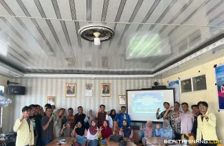 Tim Dosen UNP foto bersama dengan peserta pelatihan di Nagari Batu Bajanjang, Kecamatan Lembang Jaya, Solok, Sumbar, 19 Juli 2025. Foto-Foto: Tim Pengabdian