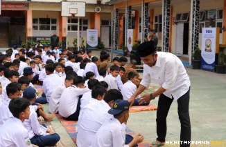 Wakil Wali Kota, Allex Saputra ketika kunjungi SMPN 4 Padang Panjang di Masa Pengenalan Lingkungan Sekolah (MPLS), Selasa (15/7/2025). Foto:Koinfo Padang Panjang