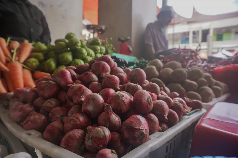 lustrasi pedagang jual bawang merah di Kota Padang Panjang . Foto: Kominfo Padang Panjang