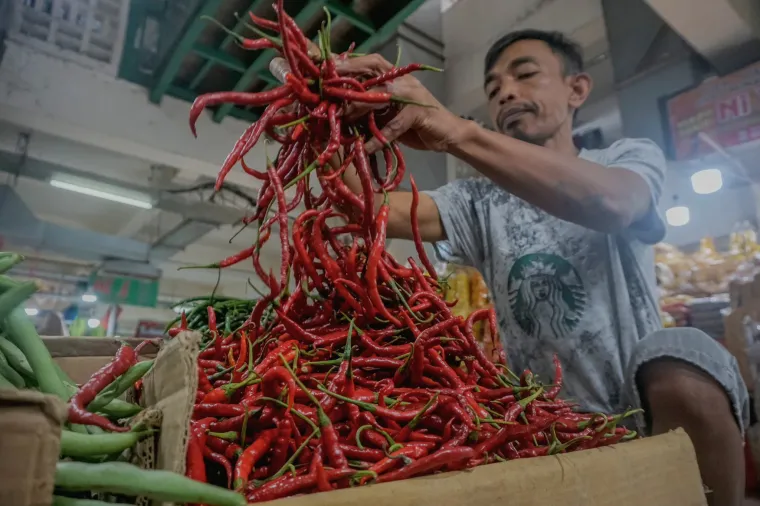 Pedagang menjual cabai di Pasar Pusat Padang Panjang. Foto:Kominfo Padang Panjang