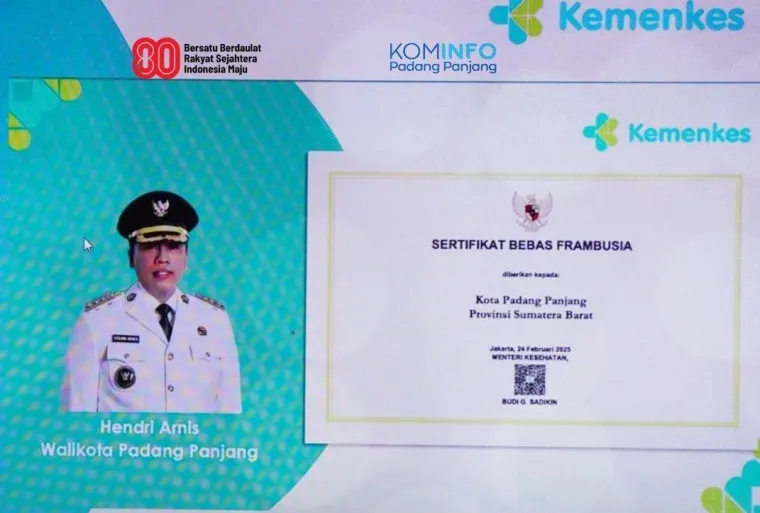 Sertifikat Eradikasi Frambusia dari Kementerian Kesehatan (Kemenkes) Republik Indonesia yang diterima Kota Padang Panjang. Foto: Kominfo Padang Panjang