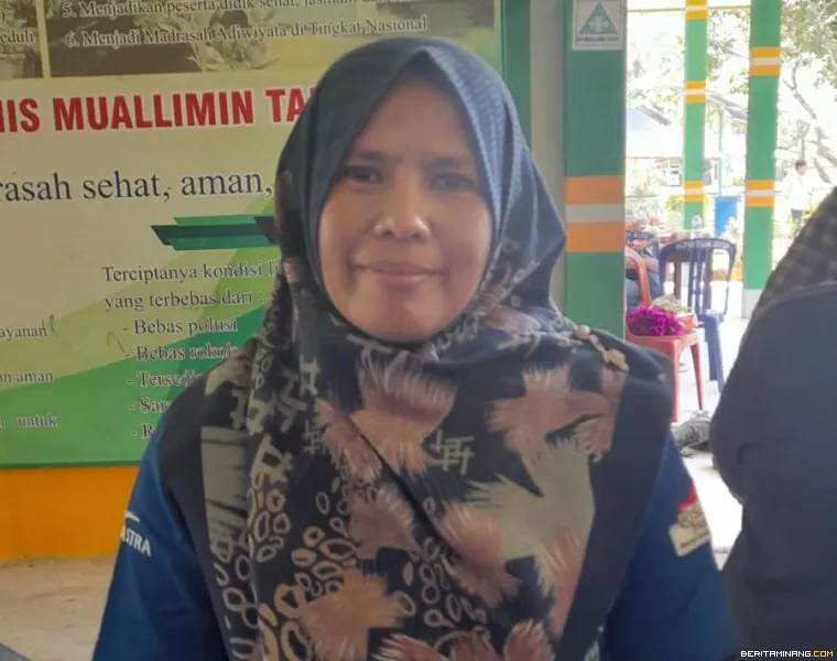 Kepala MIS Mualimmin Tabek, Pelni Eliza, S.Pd.I