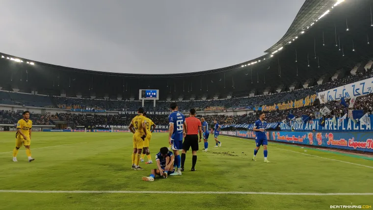 Laga seru Persib Bandung VS Semen Padang (Tim OPPO)