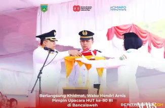 Wali Kota, Hendri Arnis, bertindak sebagai inspektur upacara HUT ke-80 Kemerdekaan RI yang digelar Pemerintah Kota Padang Panjang di Lapangan Khatib Sulaiman Bancalaweh, Ahad (17/8/2025). Foto: Kominfo Padang Panjang