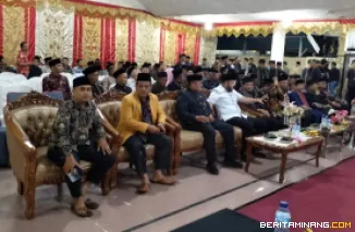 Mewakili Rektor, Dekan FBS UNP hadiri Festival Pepatah Petitih di Kenagarian Limau Manih, Padang bertempat di Aula Kampus IV UNP pada Kamis (21/8). Foto MR.