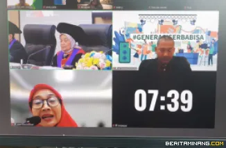 Pelaksanaan ujian promosi doktor yakni Dr. Utami Dewi Pramesti, M.Pd. di FPBS UPI yang dilaksanakan secara daring dan luring, Kamis (21/8). Foto MR.