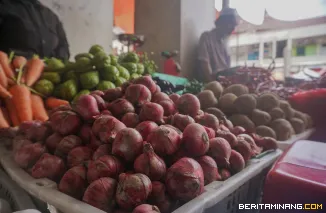 lustrasi pedagang jual bawang merah di Kota Padang Panjang . Foto: Kominfo Padang Panjang