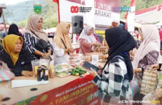 Suasana Gelaran Pangan Murah yang diselenggarakan Pemerintah Kota Padang Panjang melalui Dinas Pangan dan Pertanian (Dispangtan) di Taman Pensil, Kamis (21/8/2025). Foto: Kominfo Padang Panjang