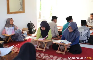 Suasana kegiatan Jumat (22/8/2025),yang dipusatkan di Musala Rumah Dinas Wali Kota tersebut sudah diikuti banyak peserta, mulai dari anak-anak hingga orang dewasa. Foto: Kominfo Padang Panjang