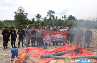 Tim Gabungan Polda Sumbar dan Polres Pasaman Barat Lakukan Penertiban serta Penegakan Hukum Aktivitas PETI di aliran Sungai Ranah Batahan. (12/8/2025).Foto : H