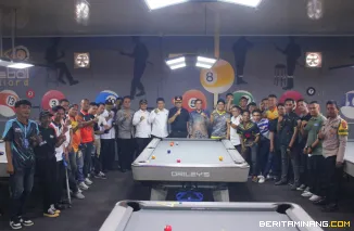 Turnamen Biliar Piala Bergilir Wali Kota Payakumbuh Seri II resmi dibuka oleh Wakil Wali Kota Payakumbuh Elzadaswarman, di Rumah Biliar Nineball, Parik Rantang, Rabu (13/08/2025).
