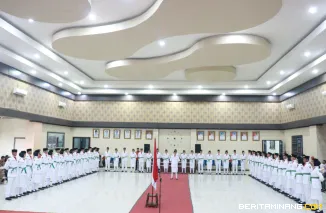 Wakil Wali Kota Payakumbuh, Elzadaswarman  secara resmi mengukuhkan Pasukan Pengibar Bendera Pusaka (Paskibraka) Kota Payakumbuh Tahun 2025 di Aula Ngalau Indah Balai Kota Payakumbuh, Jumat (15/08/2025).