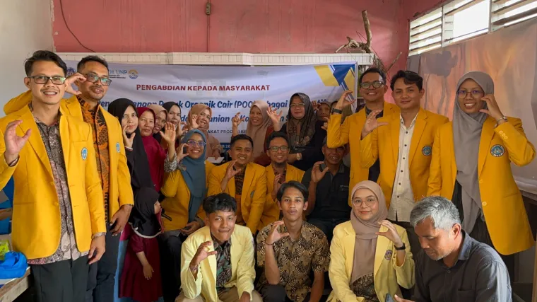 Foto bersama saat pembukaan acara Pengabdian Masyarakat Prodi S1 Kimia FMIPA UNP di nagari Sariak Laweh, kecamatan Akabiluru, Kabupaten Lima Puluh Kota, Provinsi Sumatra Barat. Foto-Foto: Tim Pengandian UNP
