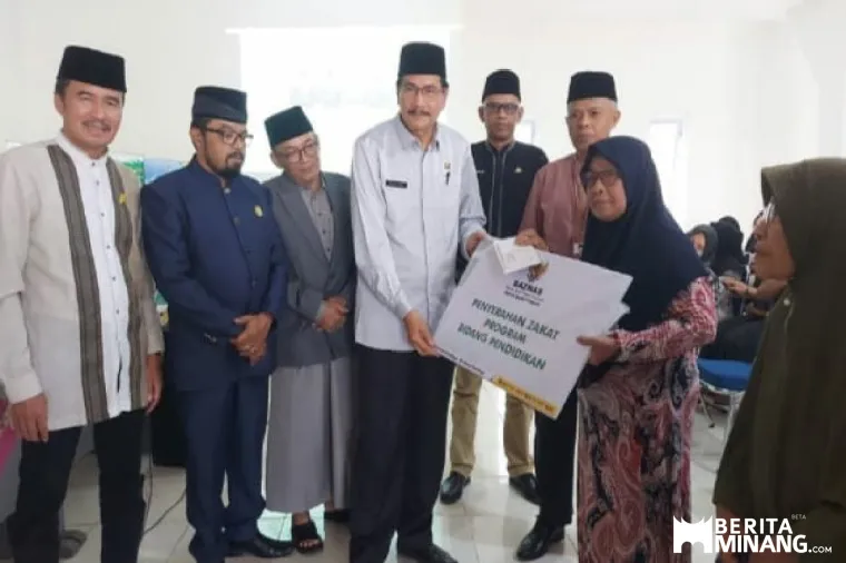 Pemko Bukittinggi Bersama Baznas Kembali Menyalurkan Zakat Kepada 128 Mustahiq