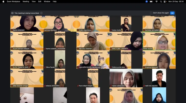 Datuk Prof. Dr. Awang Azman Bin Awang Pawi hadir dalam kegiatan team teaching internasional pada Program Studi Pendidikan Tari dalam mata kuliah Antropologi Tari di FBS UNP. Foto ET.