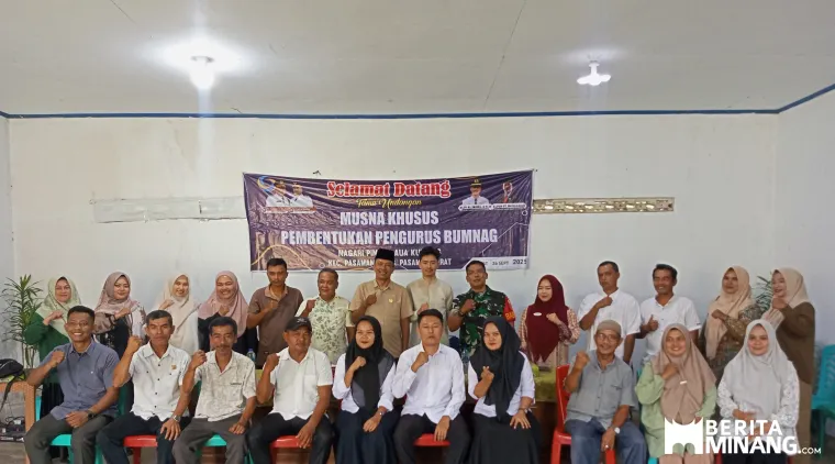 Sesi Foto Bersama Pengumuman Bumnag Pinaga Aua Kuniang bersama Jajaran Pemerintah Nagari, Bamus  dan Tamu Acara Undangan.