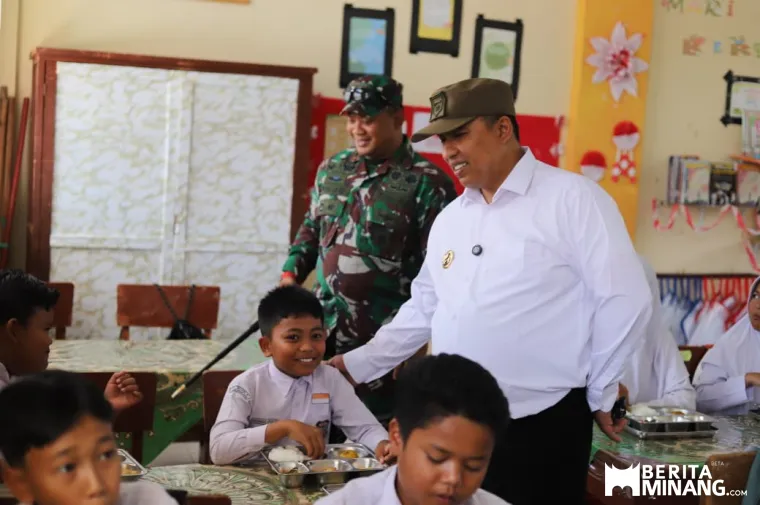 Perkuat Generasi Emas, Wako Padang Panjang Luncurkan Sekolah Keluarga dan Makan Bergizi Gratis
