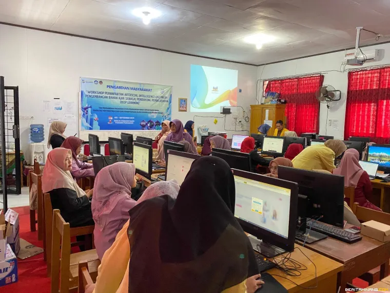 Suasana pelatihan AI di SMAN 1 Padang Sago. 