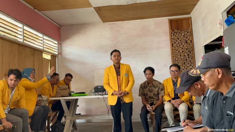 Ketua Pengabdian Masyarakat Dr. Arif Juliari Kusnanda, M.Si. memberikan sambutan.