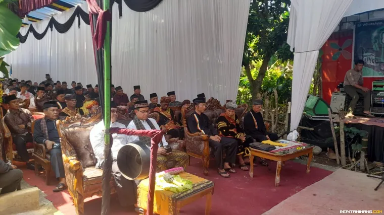 Rektor UNP Krismadinata, Ph.D ketika menghadiri kegiatan.