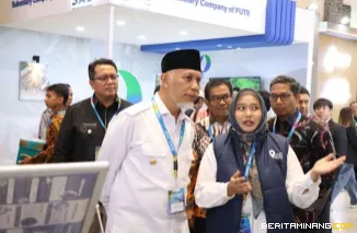 Gubernur Sumatera Barat (Sumbar), Mahyeldi Ansharullah ketika IIGCE 2025 yang digelar oleh Asosiasi Panas Bumi Indonesia di Jakarta International Convention Center (JICC), Rabu (17/9/2025). Foto: Adpim Sumbar