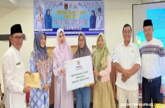 Pemko Bukittinggi serahkan bantuan nutrisi  dalam kegiatan Genting pada Rakor TPPA di hotel Dymens, selasa, (16/09)