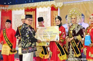 Salma Sahuri, mahasiswa Prodi Perpustakaan dan Ilmu Informasi FBS UNP meraih gelar The Winner Uni Kabupaten Tanah Datar 2025. Foto dokumentasi Salma Sahuri.
