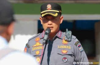 Chandra Eka Putra, S.IP., M.Si. Kasat Pol PP Kota Padang ketika menyambut 150 orang Satuan Tugas Pengamanan dan Pengawasan penegakan Perda, pada hari ini, bertempat di Lapangan Mako Satpol PP Kota Padang. Kamis (4/9/2025). Foto: Humas Pol PP Padang