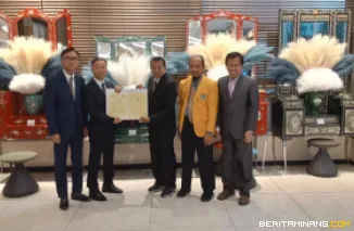 Senior Eksekutif UNP Prof. Ganefri, Ph.D, ketika acara dengan pimpinan Korean Halal Certification Authority Dato' Choi Young Seok di 311-7 Sinjeong-Dong, Yangcheon-gu, Seoul (2nd floor, Leejo Building) Jumat (5/ 9/2025). Foto: Humas UNP