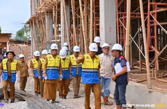Tim Pembina dan Pengawasan Jasa Konstruksi melakukan monitoring dan evaluasi terhadap pembangunan Puskesmas Parik Rantang, Selasa (09/09/2025).