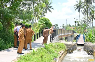 Wali Kota Payakumbuh, Zulmaeta, saat melakukan peninjauan ke sejumlah titik pekerjaan pembangunan, Senin (22/9/2025).