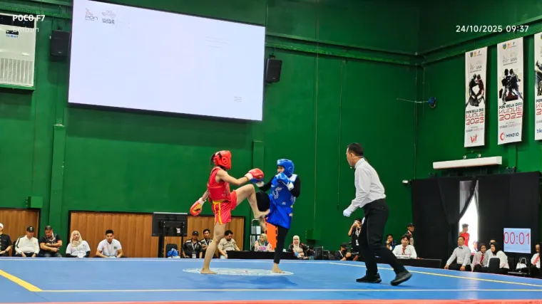 Suasana pertandingan Atlet Sumbar di Cabang olahraga wushu di ajang Pekan Olahraga Nasional (PON) Beladiri II 2025 yang berlangsung di Kudus, Jawa Tengah. Foto: Humas KONI Sumbar