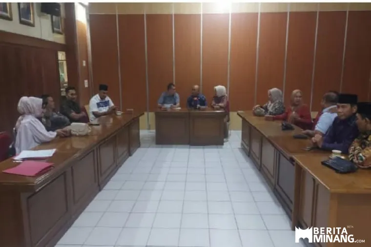 DPRD Kabupaten Kampar dan Rohul melakukan kunker ke DPRD Kota Bukittinggi, diterima Sekretariat DPRD, jumat, (10/10)