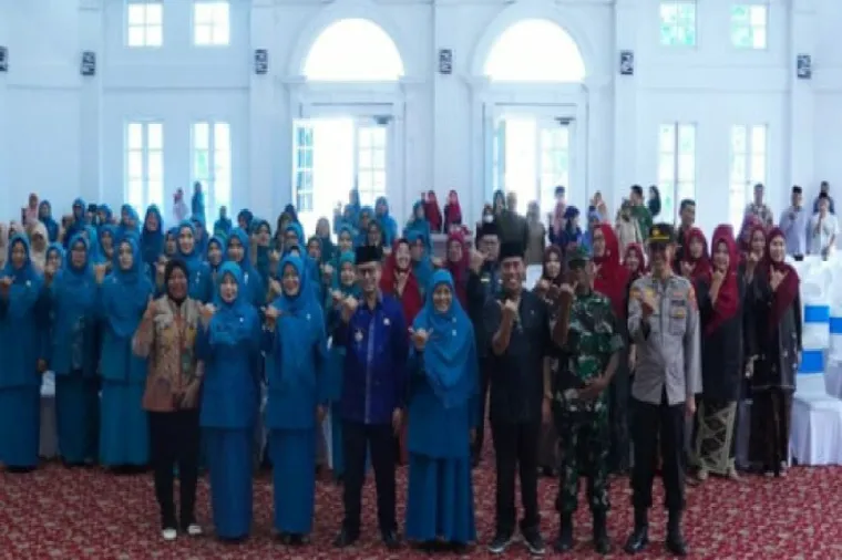 Ny. Yesi Endriani Ramlan Dikukuhkan Sebagai Bunda PAUD dan Bunda Literasi Bukittinggi