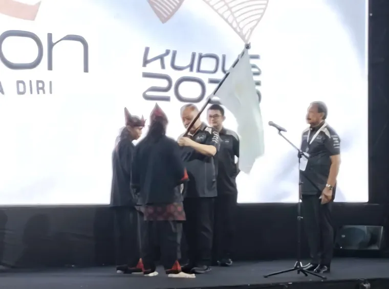 Ketua Umum KONI Pusat Letjen TNI (Purn) Marciano Norman ketika membuka PON Bela Diri 2025 digelar di GOR Kaliputu Djarum, Kudus, Jawa Tengah, Sabtu (11/10/2025). Foto: Humas KONI Sumbar