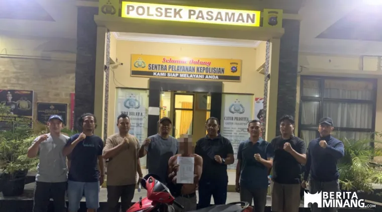 Seorang pria paruh baya berinisial PD (53), diringkus tim Opsnal Unit Reskrim Polsek Pasaman dan tim Kalong Sat Reskrim Polres Pasaman Barat, Sumatera Barat (Sumbar). 24/10. Foto : H