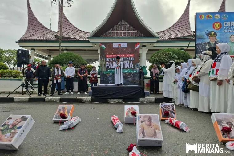 Bukittinggi Bergerak untuk kemerdekaan Palestina dalam Car Free Day, dibuka Wawako Ibnu Asis, di jalan Sudirman, Minggu, (12/10)