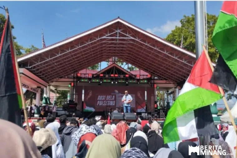 Gelaran Bukittinggi bersuara untuk kemerdekaan Palestina melalui konser wali Band dilapangan Kantin Bukittinggi,Sabtu,(18/10) berhasil mengumpulkan donasi ratusan juta rupiah.