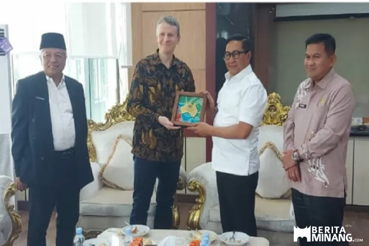 Wako Ramlan Sambut Kunjungan  Dubes Australia untuk Indonesia Roderick Bruce Brazier ke Bukittinggi