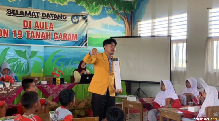Tim PKM FT UNP ketlika lakukan pelatihan.